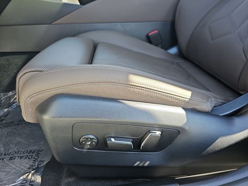 Used 2024 BMW 540i xDrive w/ Convenience Package image 29