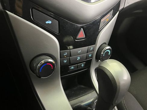 Used 2015 Chevrolet Cruze LT w/ Technology Package image 50