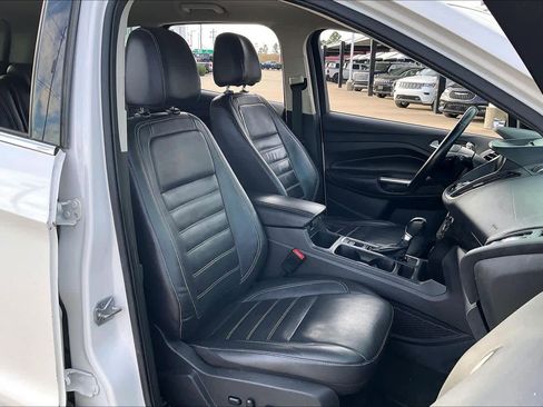 Used 2017 Ford Escape Titanium image 9