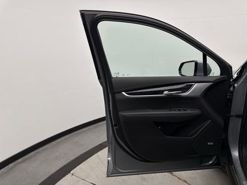 Used 2025 Cadillac XT6 Premium Luxury image 9