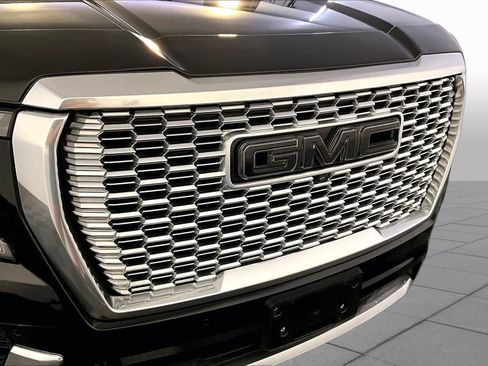 Used 2023 GMC Yukon XL Denali AWD/4WD image 32