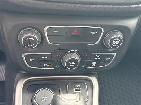 Used 2020 Jeep Compass Latitude w/ Cold Weather Group image 31