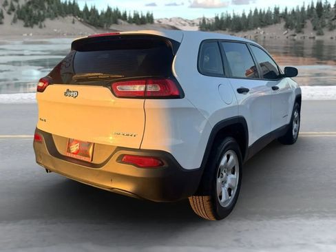 Used 2017 Jeep Cherokee Sport image 6