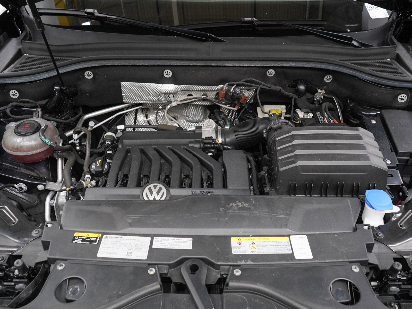 Used 2023 Volkswagen Atlas Cross Sport SEL Premium R-Line AWD/4WD image 34