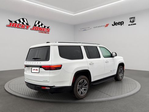 Used 2024 Jeep Wagoneer Series II w/ Flexible Seating Group RWD image 8