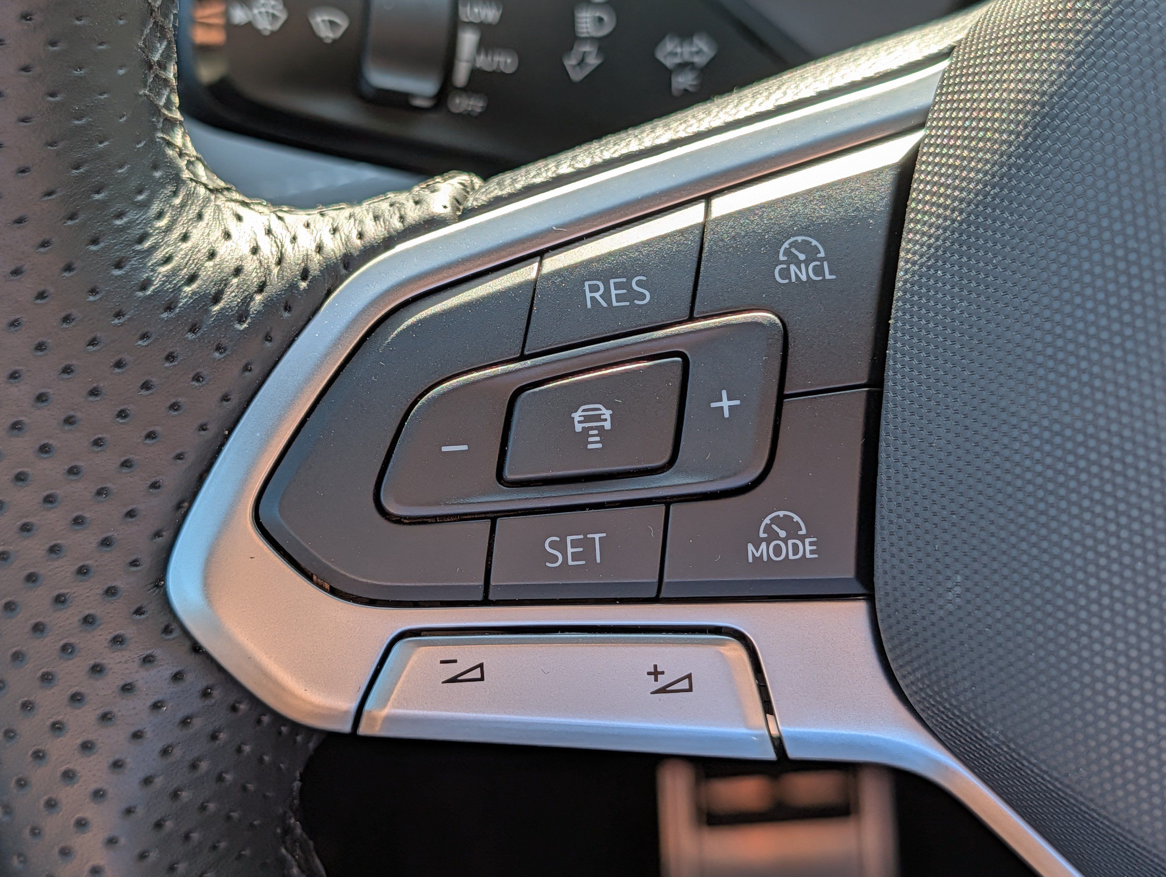 Certified 2026 Volkswagen Tiguan SE R-Line AWD/4WD image 31