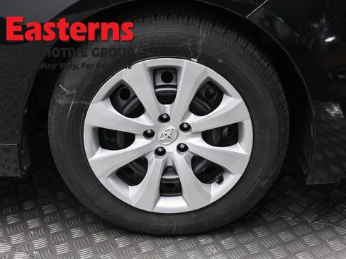 Used 2025 Toyota Corolla LE image 27