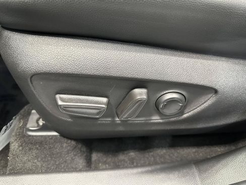 Used 2023 Toyota Highlander XLE AWD/4WD image 17