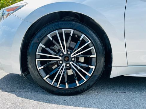 Used 2020 Nissan Maxima 3.5 SV w/ Floor Mat Group FWD image 9