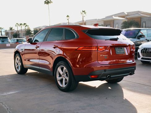 Used 2018 Jaguar F-PACE Premium image 5