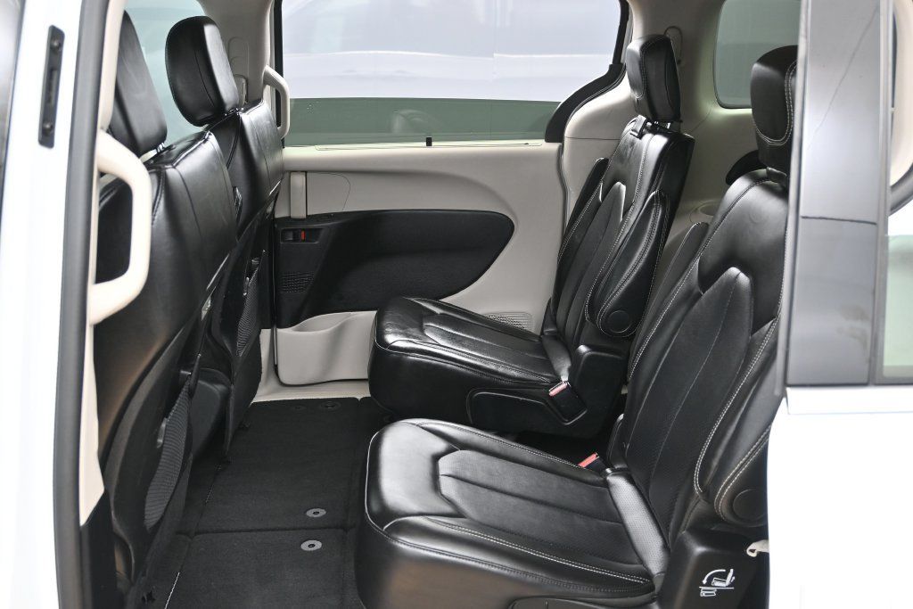 Used 2024 Chrysler Pacifica Touring-L FWD image 24