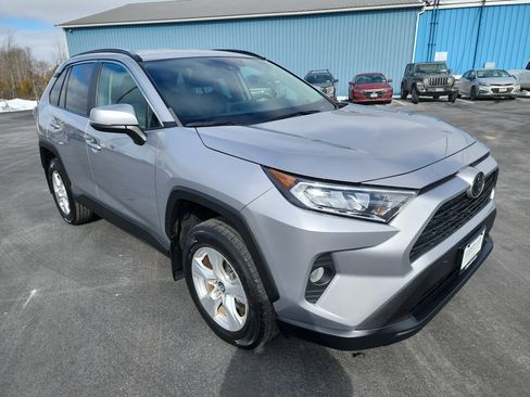 Used 2020 Toyota RAV4 XLE w/ Carpet Mat Package image 2