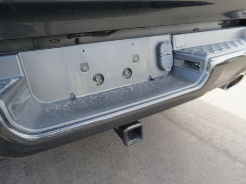 Used 2019 RAM 1500 Laramie AWD/4WD image 8