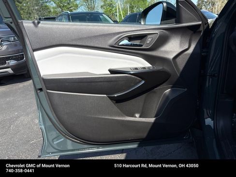 New 2026 Chevrolet Trax LT image 12