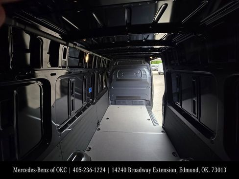 Used 2024 Mercedes-Benz eSprinter 170 Cargo image 6