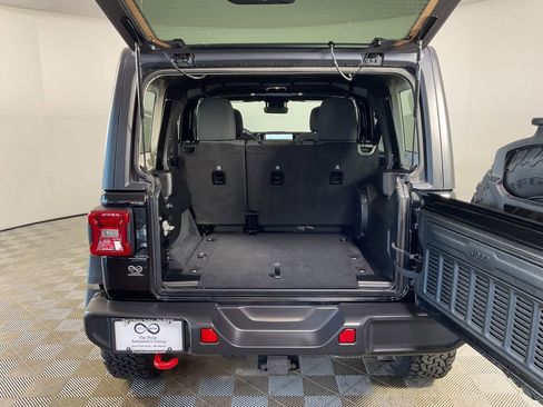 Used 2024 Jeep Wrangler Unlimited Rubicon w/ Technology Group image 20