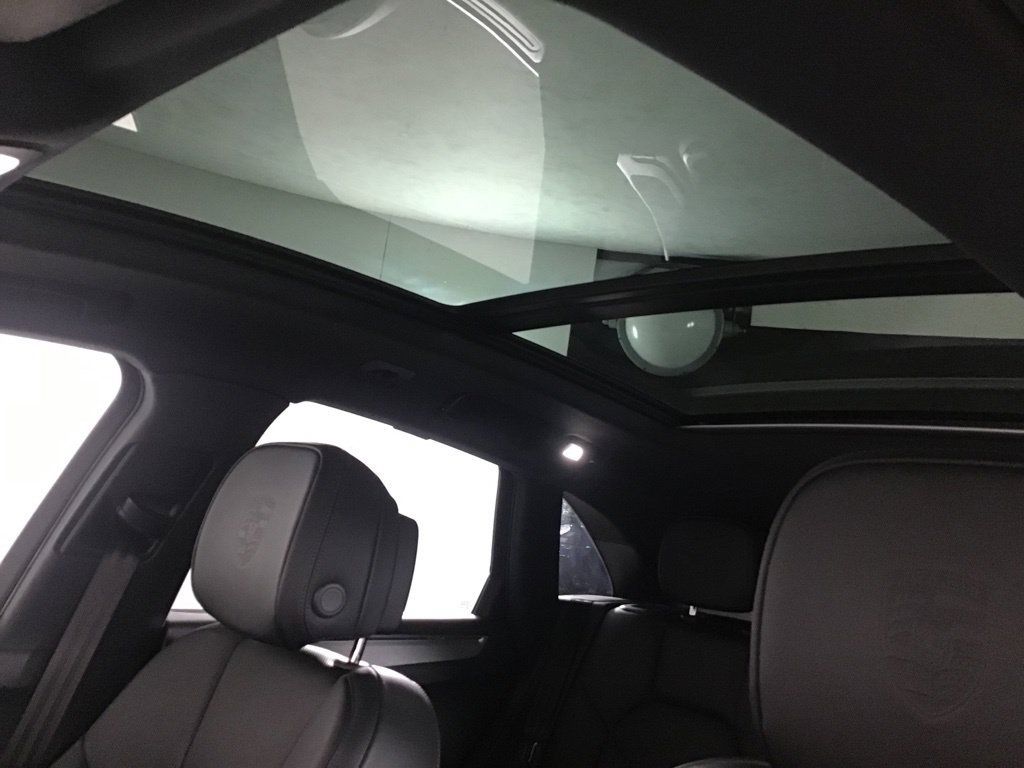 Certified 2026 Porsche Macan AWD/4WD image 30