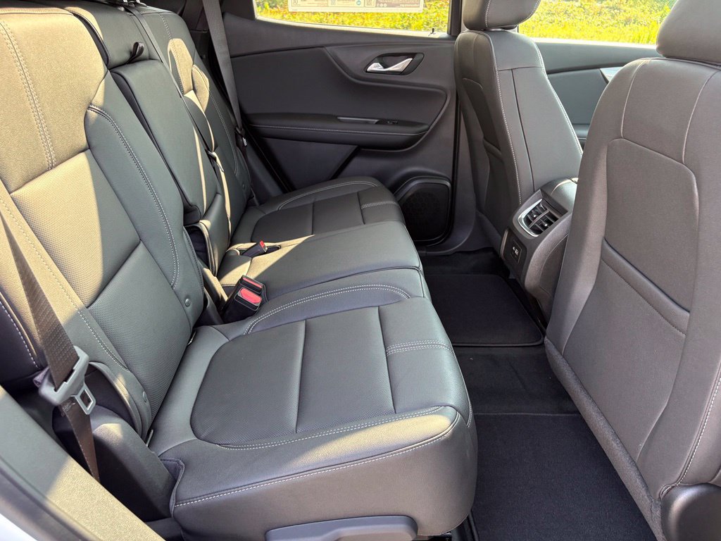 New 2026 Chevrolet Blazer LT w/ LPO, Arctic Package FWD image 34