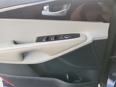 Used 2020 Kia Sorento LX image 25