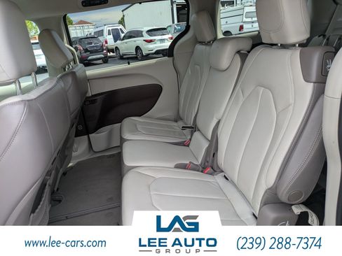 Used 2018 Chrysler Pacifica Touring-L w/ Advanced Safetytec Group FWD image 13