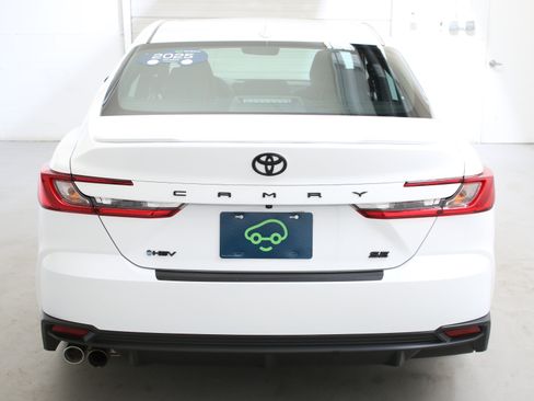 Used 2025 Toyota Camry SE w/ Convenience Package FWD image 5