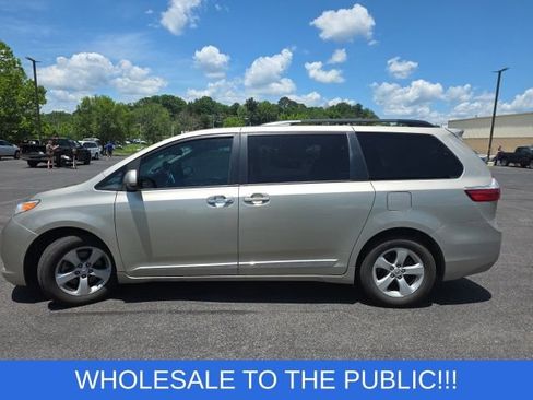 Used 2017 Toyota Sienna LE FWD image 1