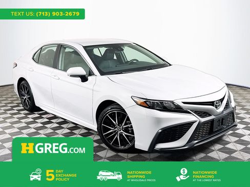 Used 2024 Toyota Camry SE FWD image 1
