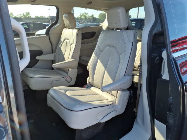 Used 2020 Chrysler Pacifica Limited FWD image 28