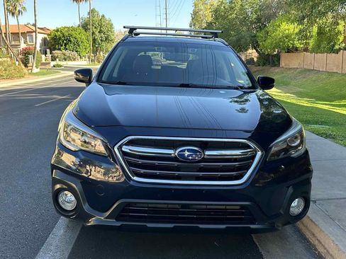 Used 2018 Subaru Outback 3.6R Touring AWD/4WD image 3