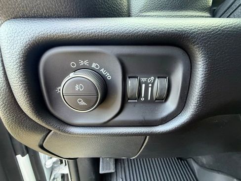 New 2026 RAM 2500 Laramie AWD/4WD image 18