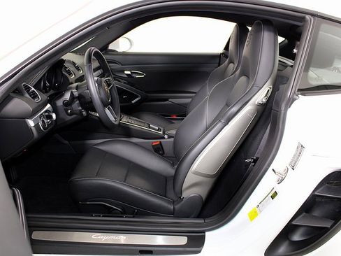 Used 2024 Porsche 718 Cayman image 5