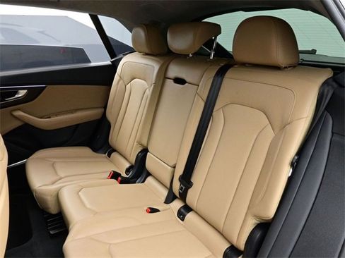 Used 2022 Audi Q8 Prestige image 14
