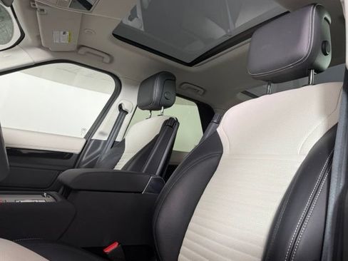 Used 2025 Land Rover Discovery S AWD/4WD image 5