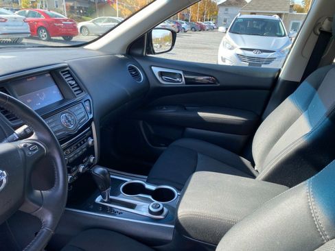 Used 2017 Nissan Pathfinder SV image 16