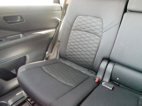 Used 2025 Nissan Pathfinder SV image 12