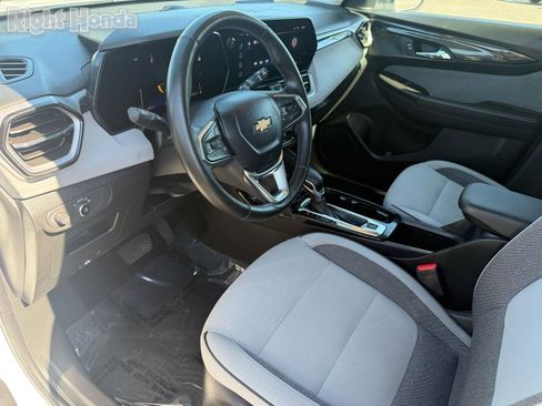 Used 2024 Chevrolet TrailBlazer LT w/ Convenience Package image 11