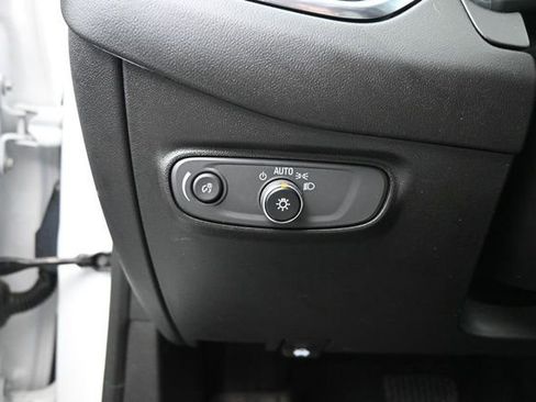 Used 2022 Chevrolet Equinox LS w/ LS Convenience Package AWD/4WD image 13