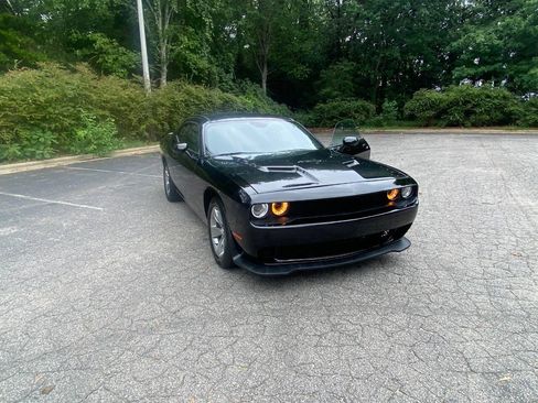 Used 2018 Dodge Challenger SXT RWD image 38