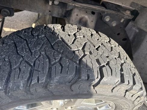 Used 2018 Nissan Titan SV w/ SV Convenience Package image 6