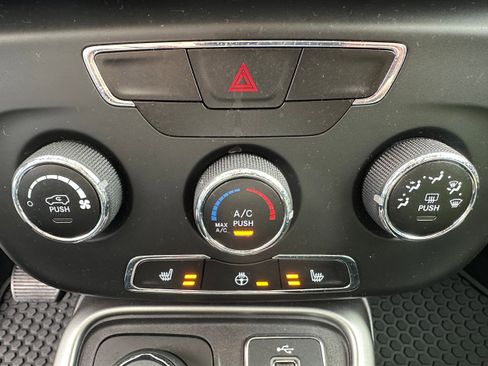 Used 2018 Jeep Compass Latitude w/ Cold Weather Group image 36