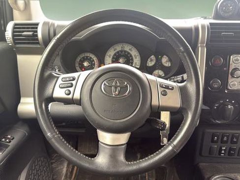 Used 2014 Toyota FJ Cruiser 4WD w/ Upgrade Package image 9