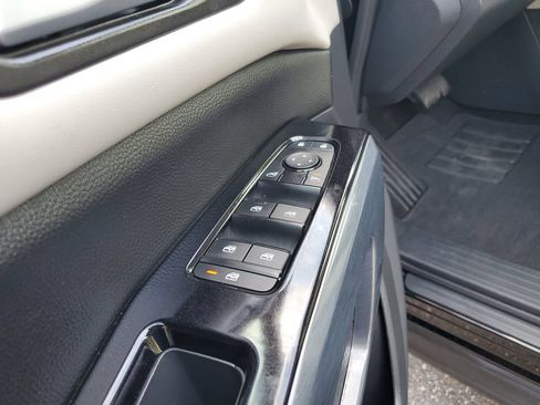 Used 2025 Nissan Pathfinder SL FWD image 17