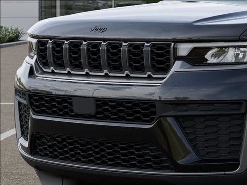 New 2026 Jeep Grand Cherokee Altitude RWD image 11