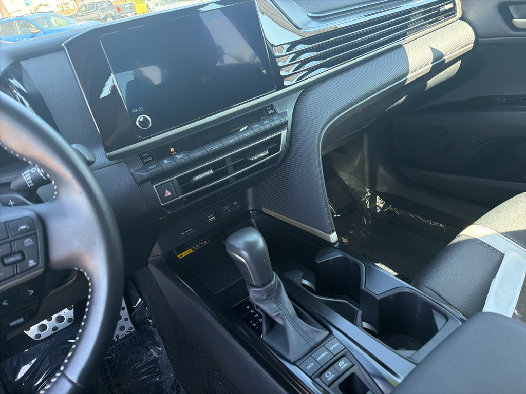 Used 2025 Toyota Camry SE FWD image 10