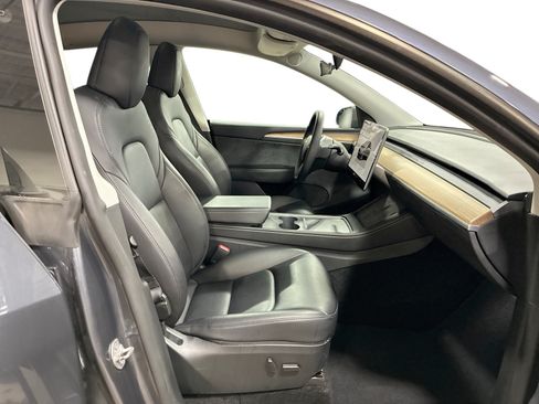 Certified 2023 Tesla Model Y Long Range AWD/4WD image 13