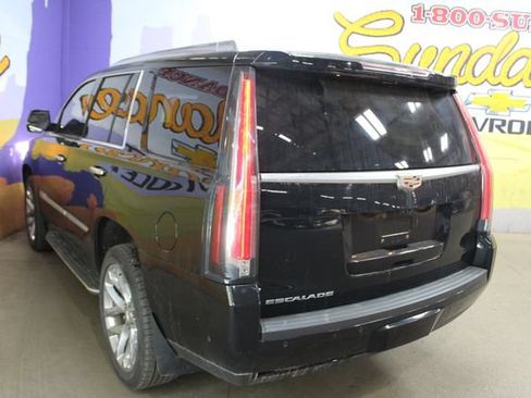 Used 2018 Cadillac Escalade Premium Luxury AWD/4WD image 6