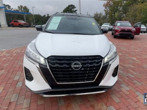 Used 2024 Nissan Kicks SR image 4