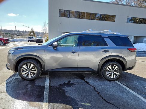 Certified 2023 Nissan Pathfinder SL image 3