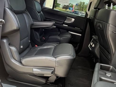 Used 2025 Ford Expedition Max Platinum AWD/4WD image 27