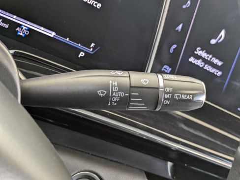 Used 2024 Cadillac Escalade Sport w/ LPO, ONYX Package image 21